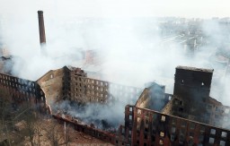 Пострадавшие при тушении Невской мануфактуры пожарные получили квартиры от города